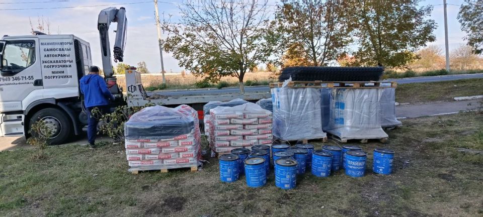 В Кировском продолжается ремонт крыш В Кировском продолжается ремонт крыш