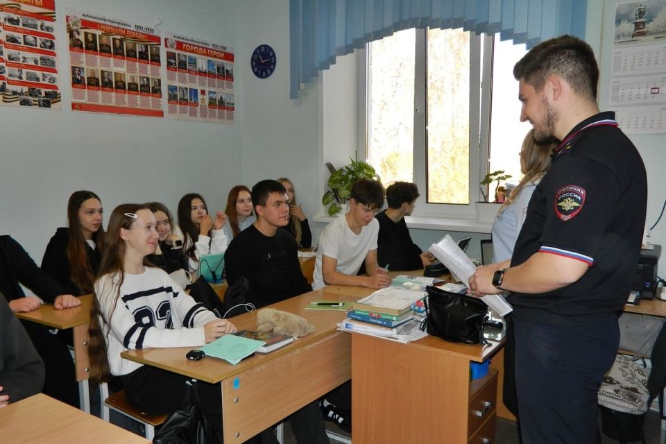 В Ульяновске транспортные полицейские провели профилактические беседы для школьников В Ульяновске транспортные полицейские провели профилактические беседы для школьников