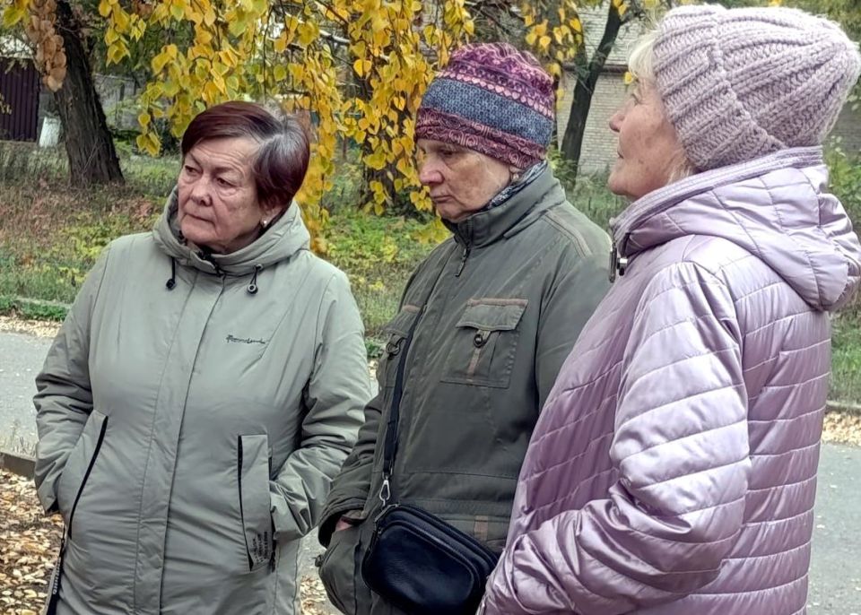 Иван Адамец: В рамках поручения Главы ДНР Дениса Пушилина, заместитель руководителя управы Куйбышевского внутригородского района Алексей Шлапак провел встречу с жителями улицы Краснознаменной Иван Адамец: В рамках поручения Главы ДНР Дениса Пушилина, заместитель руководителя управы Куйбышевского внутригородского района Алексей Шлапак провел встречу с жителями улицы Краснознаменной