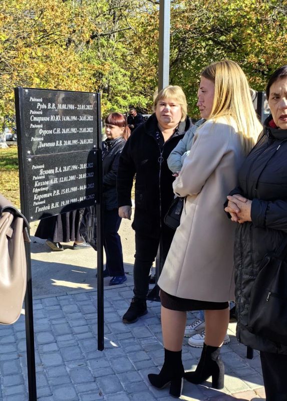 Аллею славы погибшим защитникам Донбасса открыли в Новом Свете Аллею славы погибшим защитникам Донбасса открыли в Новом Свете