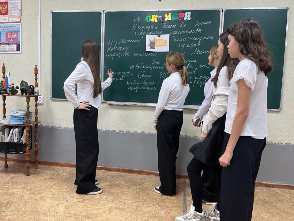 В школах Старобешевского округа прошли «Разговоры о важном» В школах Старобешевского округа прошли «Разговоры о важном»