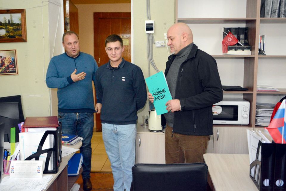 Городской совет Тореза представляет собой сложную институциональную структуру, функционирующую как автономный организм Городской совет Тореза представляет собой сложную институциональную структуру, функционирующую как автономный организм