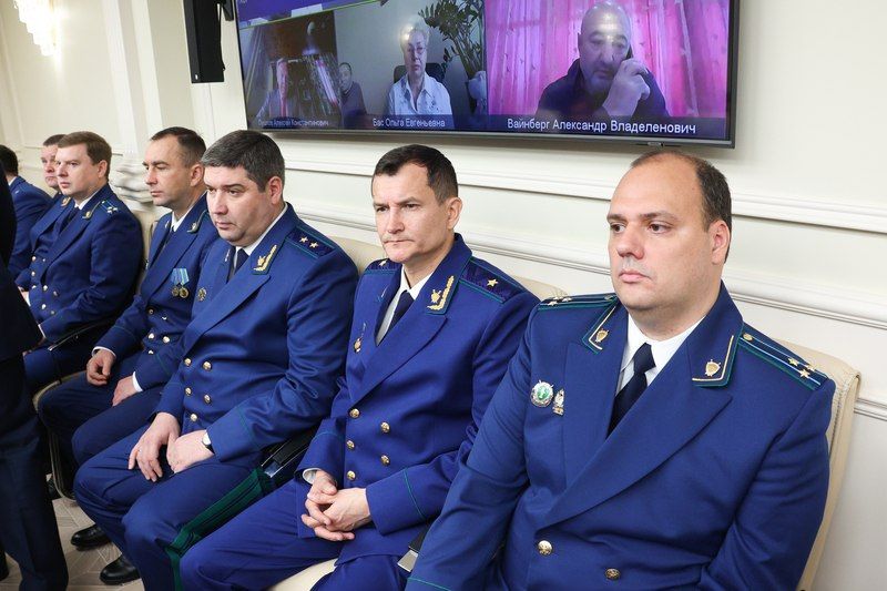 Александр Волошин: #работа_в_СФ. Сегодня в Совете Федерации прошло совместное заседание трёх комитетов: по конституционному законодательству и государственному строительству, по обороне и безопасности, а также по... Александр Волошин: #работа_в_СФ. Сегодня в Совете Федерации прошло совместное заседание трёх комитетов: по конституционному законодательству и государственному строительству, по обороне и безопасности, а также по...