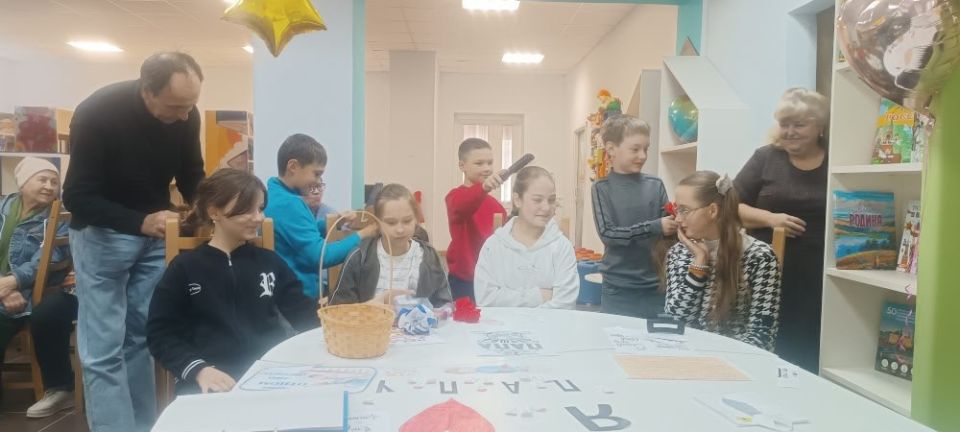 Мероприятие ко Дню отца. В библиотеке-филиале № 2 семейного чтения прошел семейный праздник «Папин день в библиотеке», посвященный Дню отца в России Мероприятие ко Дню отца. В библиотеке-филиале № 2 семейного чтения прошел семейный праздник «Папин день в библиотеке», посвященный Дню отца в России