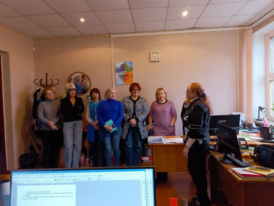Встреча с трудовыми коллективами Отделения социальной защиты населения и Филиала № 6 Республиканского центра по предоставлению мер социальной поддержки Петровского внутригородского района города Донецка Встреча с трудовыми коллективами Отделения социальной защиты населения и Филиала № 6 Республиканского центра по предоставлению мер социальной поддержки Петровского внутригородского района города Донецка