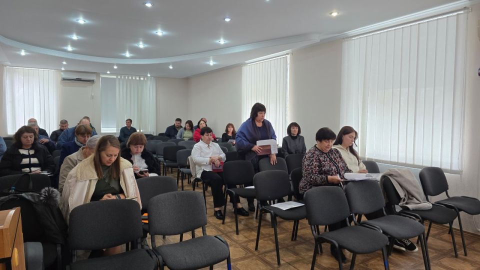 Глава муниципального образования Старобешевский муниципальный округ Николай Михайлов провел аппаратное совещание с руководителями структурных и территориальных подразделений Администрации Старобешевского муниципального... Глава муниципального образования Старобешевский муниципальный округ Николай Михайлов провел аппаратное совещание с руководителями структурных и территориальных подразделений Администрации Старобешевского муниципального...