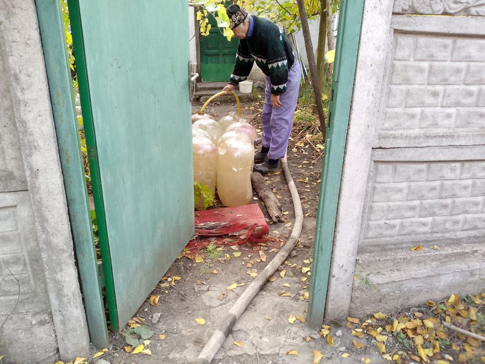 В Кировском внутригородском районе при поддержке региона-шефа Московская область продолжается подвоз воды для жителей домов, в которые в установленный графиком день не поступила вода В Кировском внутригородском районе при поддержке региона-шефа Московская область продолжается подвоз воды для жителей домов, в которые в установленный графиком день не поступила вода