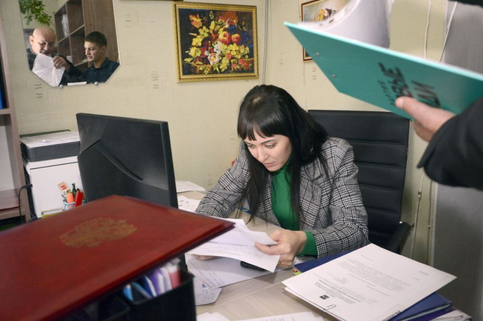 Городской совет Тореза представляет собой сложную институциональную структуру, функционирующую как автономный организм Городской совет Тореза представляет собой сложную институциональную структуру, функционирующую как автономный организм