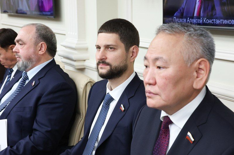 Александр Волошин: #работа_в_СФ. Сегодня в Совете Федерации прошло совместное заседание трёх комитетов: по конституционному законодательству и государственному строительству, по обороне и безопасности, а также по... Александр Волошин: #работа_в_СФ. Сегодня в Совете Федерации прошло совместное заседание трёх комитетов: по конституционному законодательству и государственному строительству, по обороне и безопасности, а также по...