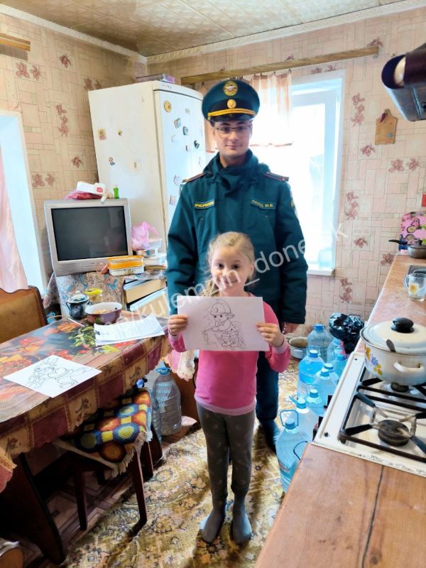 Сегодня специалисты управления опеки и попечительства администрации г. о. Донецк совместно с уполномоченным инспектором 4-й пожарно-спасательной части ГБУ «ПСО г. Донецк МЧС ДНР» организовали выезд к детям-сиротам, детям... Сегодня специалисты управления опеки и попечительства администрации г. о. Донецк совместно с уполномоченным инспектором 4-й пожарно-спасательной части ГБУ «ПСО г. Донецк МЧС ДНР» организовали выезд к детям-сиротам, детям...