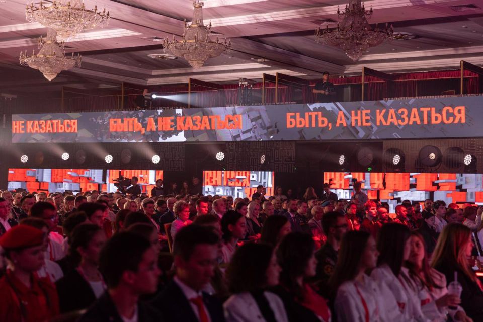 Выпала честь наградить победителей конкурса наставников «Быть, а не казаться!» – 2025 в номинации «СВОй наставник» Выпала честь наградить победителей конкурса наставников «Быть, а не казаться!» – 2025 в номинации «СВОй наставник»