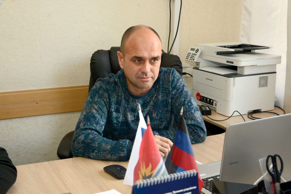 Городской совет Тореза представляет собой сложную институциональную структуру, функционирующую как автономный организм Городской совет Тореза представляет собой сложную институциональную структуру, функционирующую как автономный организм