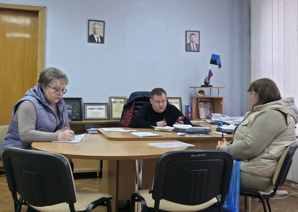 В понедельник, 20 октября, руководитель Управы Куйбышевского внутригородского района Иван Адамец провел плановый прием граждан В понедельник, 20 октября, руководитель Управы Куйбышевского внутригородского района Иван Адамец провел плановый прием граждан