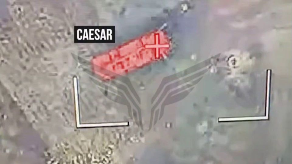 Российские военные обнаружили и с помощью барражирующего боеприпаса "Ланцет" поразили 155-мм/52 Caesar на шасси Tatra T815 (8х8) к юго-западу от Дружковки в ДНР, сообщает центр "Рубикон" Российские военные обнаружили и с помощью барражирующего боеприпаса "Ланцет" поразили 155-мм/52 Caesar на шасси Tatra T815 (8х8) к юго-западу от Дружковки в ДНР, сообщает центр "Рубикон"