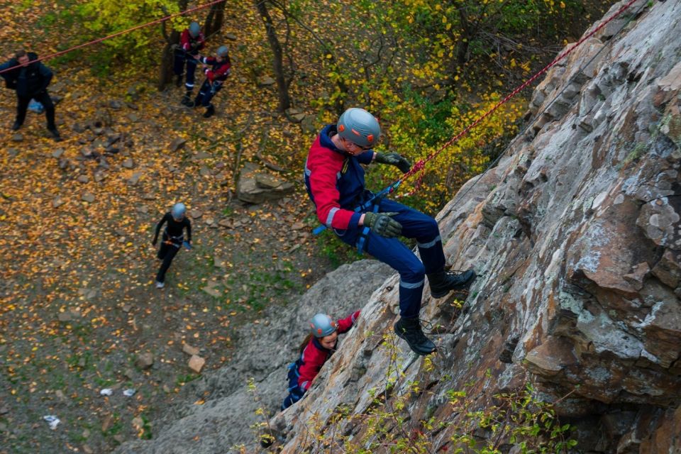 В Зуевке состоялись занятия по альпинистской подготовке для добровольцев Донецкого РО ВСКС и студентов-спасателей из Москвы и Московской области В Зуевке состоялись занятия по альпинистской подготовке для добровольцев Донецкого РО ВСКС и студентов-спасателей из Москвы и Московской области
