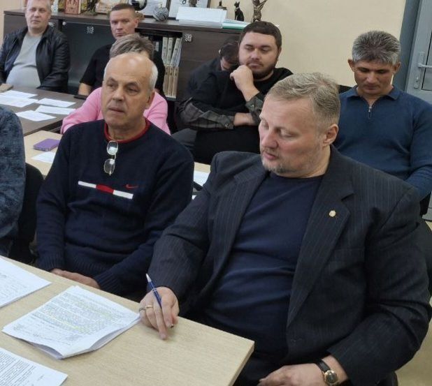 ВСТРЕЧИ С ЖИТЕЛЯМИ. 20 октября 2025 года депутаты Ясиноватского муниципального совета Донецкой Народной Республики от фракции «Единая Россия» Анна Бондарь и Виталий Кухта провел встречу с жителями, во исполнение поручения... ВСТРЕЧИ С ЖИТЕЛЯМИ. 20 октября 2025 года депутаты Ясиноватского муниципального совета Донецкой Народной Республики от фракции «Единая Россия» Анна Бондарь и Виталий Кухта провел встречу с жителями, во исполнение поручения...