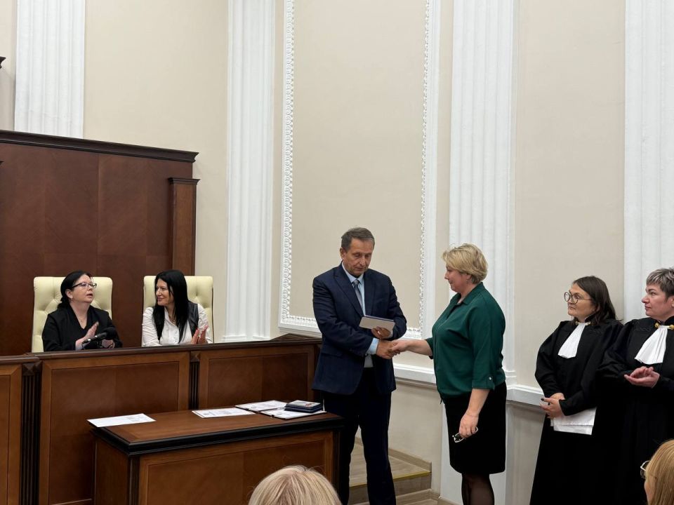Состоялось торжественное принесение присяги судьи Состоялось торжественное принесение присяги судьи