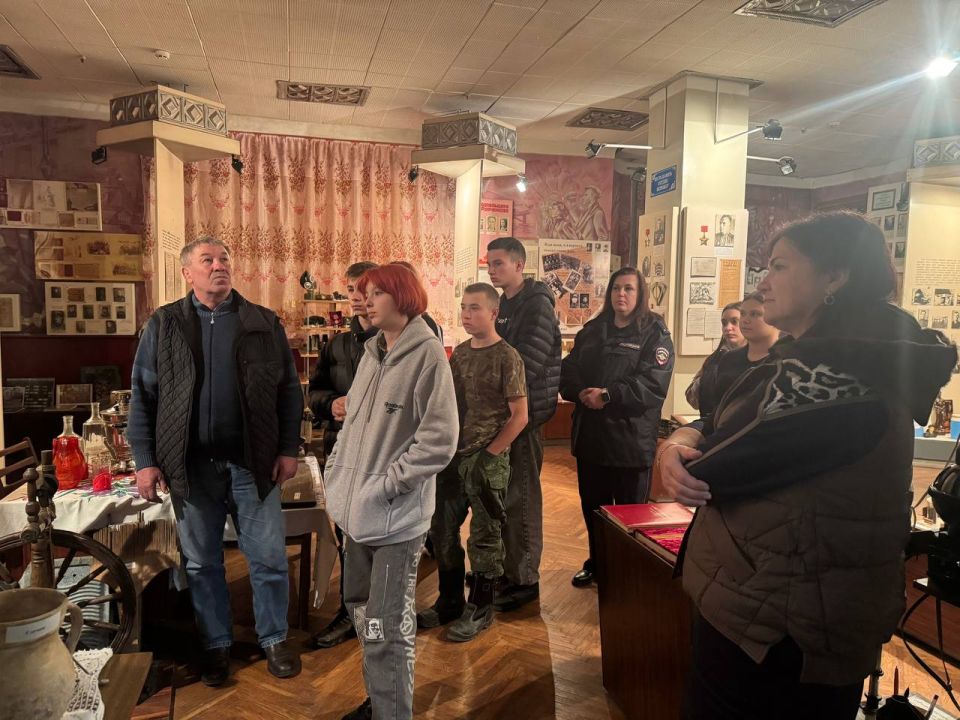 Полицейские провели профилактические беседы со школьниками Полицейские провели профилактические беседы со школьниками