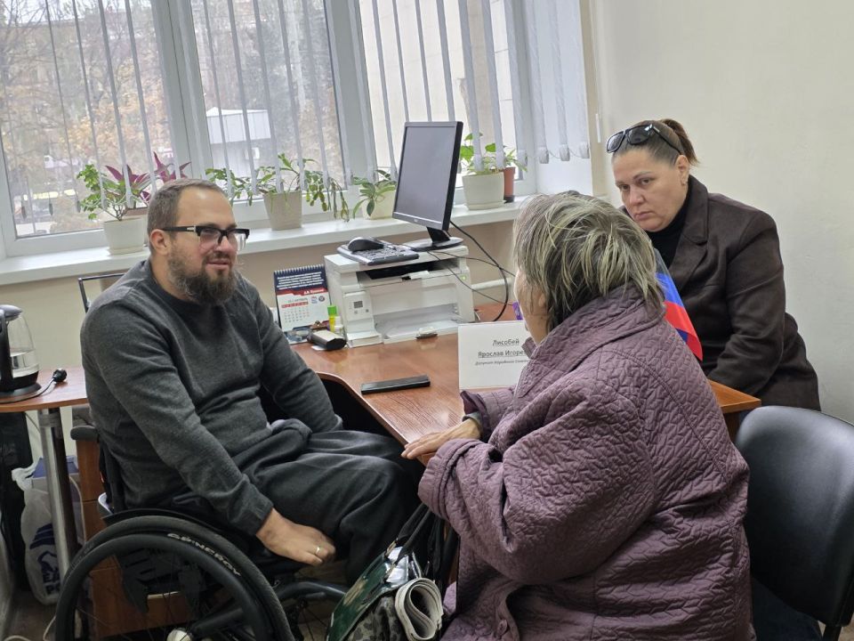 Прием члена Комитета Народного Совета по труду, занятости, социальной политике и делам ветеранов, депутата Народного Совета ДНР Ярослава Лисобея Прием члена Комитета Народного Совета по труду, занятости, социальной политике и делам ветеранов, депутата Народного Совета ДНР Ярослава Лисобея