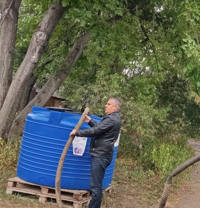 В соответствии с поручением Главы ДНР, 20 октября 2025 года депутаты Ясиноватского муниципального совета Николай Коляденко, Сергей Куксенко и Ирина Евсюкова промониторили пункты раздачи воды В соответствии с поручением Главы ДНР, 20 октября 2025 года депутаты Ясиноватского муниципального совета Николай Коляденко, Сергей Куксенко и Ирина Евсюкова промониторили пункты раздачи воды