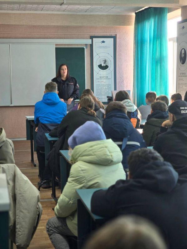 Полицейские провели профилактические беседы со школьниками Полицейские провели профилактические беседы со школьниками