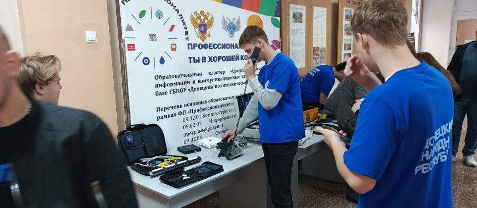 Олег Трофимов: Более 3000 школьников и родителей приняли участие в Едином дне открытых дверей в ДНР
