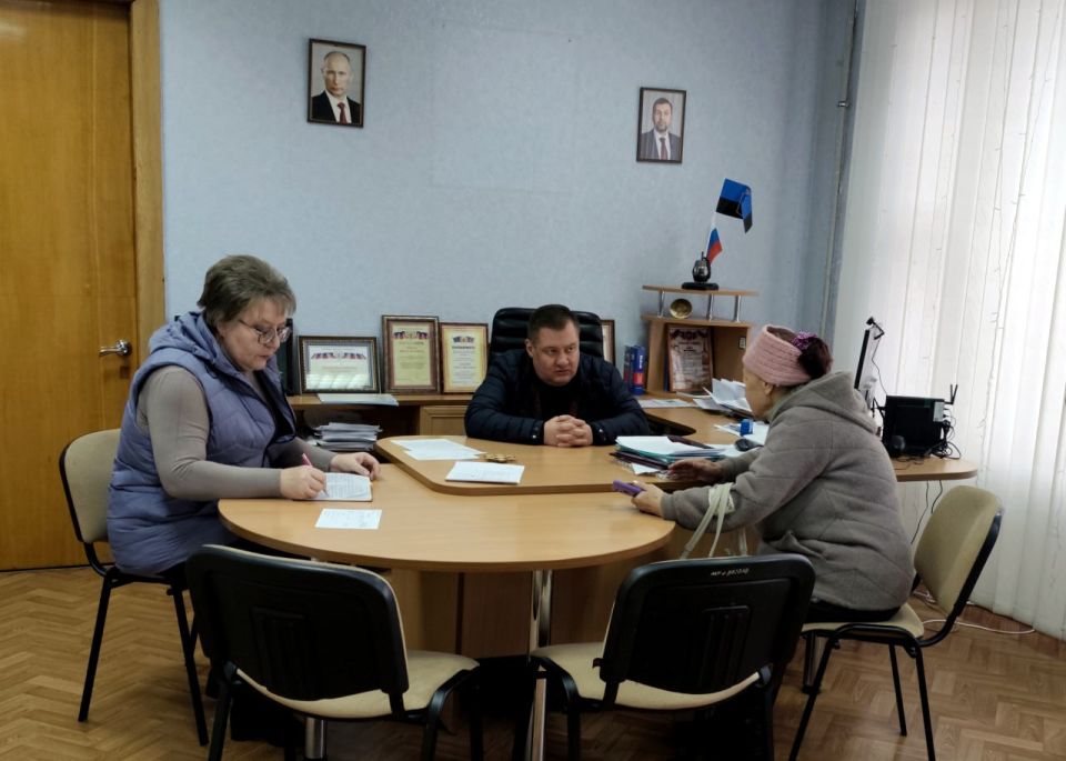 В понедельник, 20 октября, руководитель Управы Куйбышевского внутригородского района Иван Адамец провел плановый прием граждан В понедельник, 20 октября, руководитель Управы Куйбышевского внутригородского района Иван Адамец провел плановый прием граждан