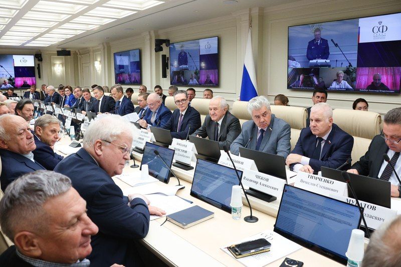 Александр Волошин: #работа_в_СФ. Сегодня в Совете Федерации прошло совместное заседание трёх комитетов: по конституционному законодательству и государственному строительству, по обороне и безопасности, а также по... Александр Волошин: #работа_в_СФ. Сегодня в Совете Федерации прошло совместное заседание трёх комитетов: по конституционному законодательству и государственному строительству, по обороне и безопасности, а также по...