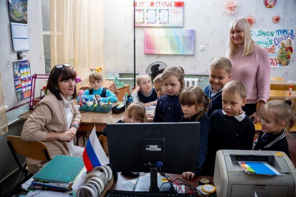 16 октября в творческой мастерской МБУ "Клуб " Прогресс" г.о. Торез" прошёл увлекательный Мастер-класс "С Днем рождения, Дедушка Мороз 16 октября в творческой мастерской МБУ "Клуб " Прогресс" г.о. Торез" прошёл увлекательный Мастер-класс "С Днем рождения, Дедушка Мороз