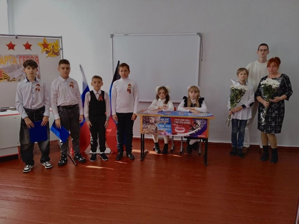 Иван Приходько: В Калининском внутригородском районе Горловки состоялось открытие «Парты Героя» Иван Приходько: В Калининском внутригородском районе Горловки состоялось открытие «Парты Героя»