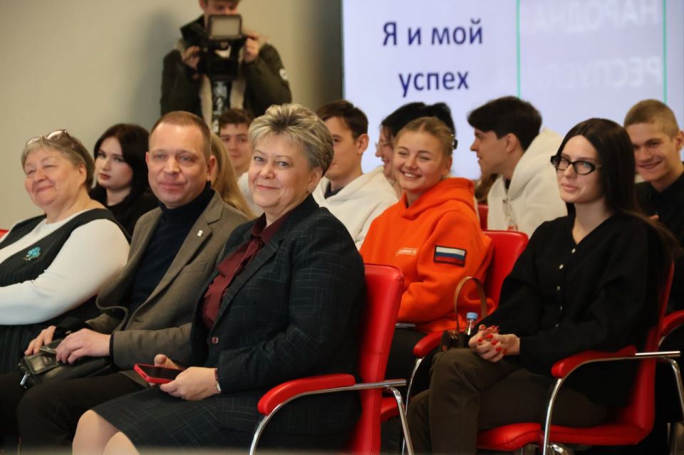 Олег Трофимов: Школьному волонтёрству – да! Олег Трофимов: Школьному волонтёрству – да!