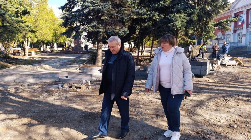 Николай Михайлов: Глава Старобешевского округа проверил ремонт улицы в Комсомольском при поддержке Забайкалья Николай Михайлов: Глава Старобешевского округа проверил ремонт улицы в Комсомольском при поддержке Забайкалья