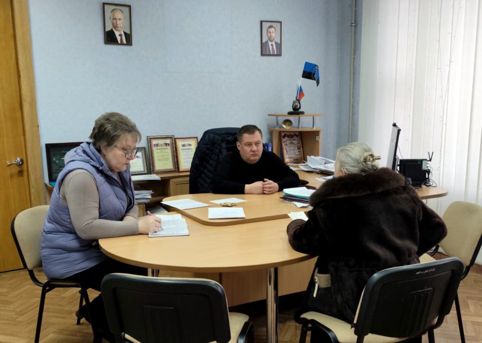 В понедельник, 20 октября, руководитель Управы Куйбышевского внутригородского района Иван Адамец провел плановый прием граждан В понедельник, 20 октября, руководитель Управы Куйбышевского внутригородского района Иван Адамец провел плановый прием граждан