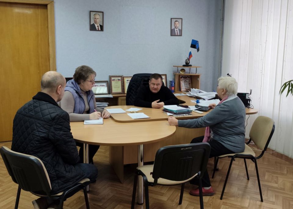 В понедельник, 20 октября, руководитель Управы Куйбышевского внутригородского района Иван Адамец провел плановый прием граждан В понедельник, 20 октября, руководитель Управы Куйбышевского внутригородского района Иван Адамец провел плановый прием граждан