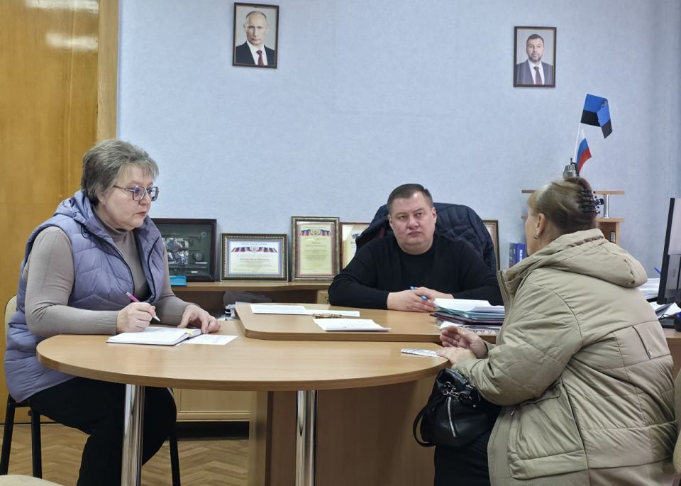 В понедельник, 20 октября, руководитель Управы Куйбышевского внутригородского района Иван Адамец провел плановый прием граждан В понедельник, 20 октября, руководитель Управы Куйбышевского внутригородского района Иван Адамец провел плановый прием граждан