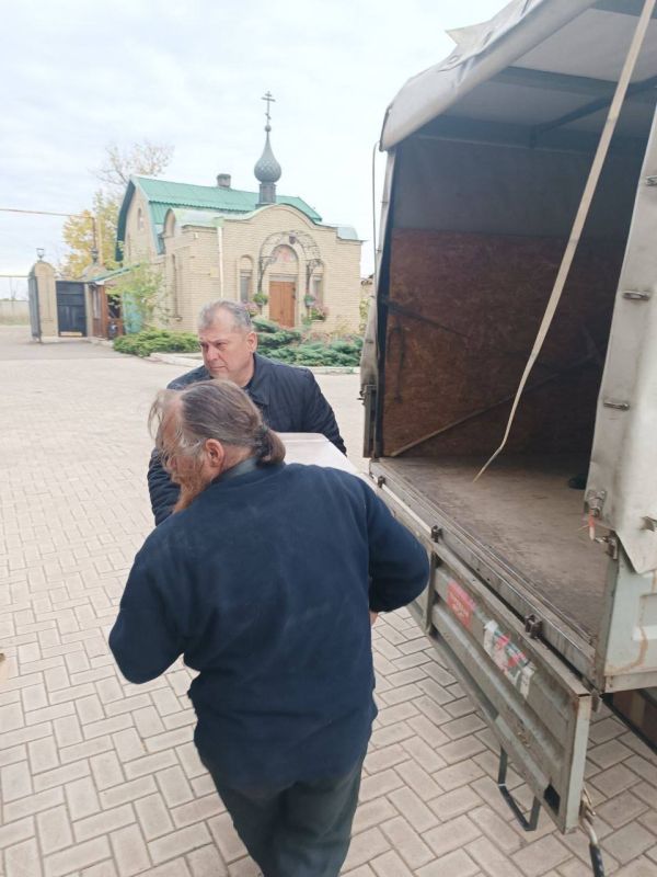 Таймураз Арсоев: В пятницу 17 октября вместе с активистами Народного фронта доставили и передали генераторы нуждающимся жителям Егоровки и Никольского Таймураз Арсоев: В пятницу 17 октября вместе с активистами Народного фронта доставили и передали генераторы нуждающимся жителям Егоровки и Никольского