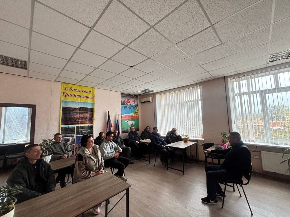 Сегодня начальник Гранитненского территориального отдела провел встречу с жителями села Гранитное, в ходе которой был обсужден широкий круг вопросов, касающихся развития села Сегодня начальник Гранитненского территориального отдела провел встречу с жителями села Гранитное, в ходе которой был обсужден широкий круг вопросов, касающихся развития села