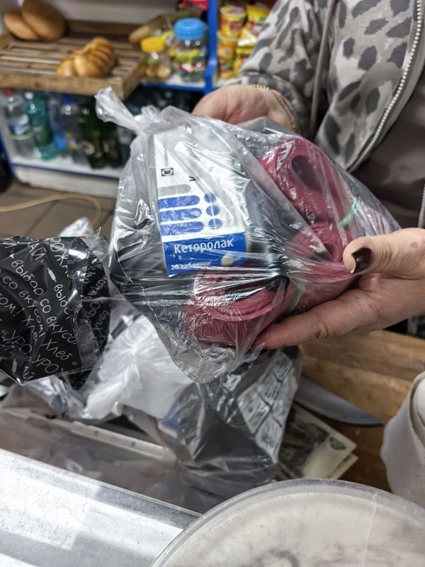 Представитель Общественного совета обеспечил магазины «Комсомольца» аптечками для оказания первой помощи Представитель Общественного совета обеспечил магазины «Комсомольца» аптечками для оказания первой помощи