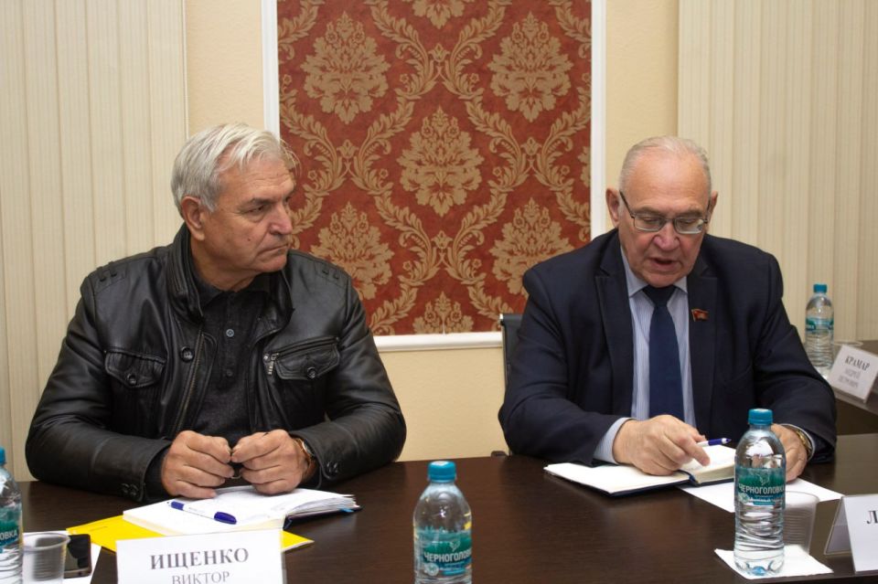 Константин Кузьмин: Провел рабочее совещание с Президиумом Народного Совета и председателями комитетов парламента Константин Кузьмин: Провел рабочее совещание с Президиумом Народного Совета и председателями комитетов парламента