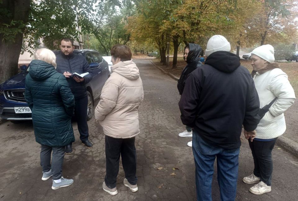 По поручению Главы ДНР Дениса Пушилина 21.10.2025 по адресу: г.Донецк, ул. Днепродзержинская,17 состоялась встреча с жителями района, на которой присутствовал заместитель руководителя Управы Ленинского внутригородского... По поручению Главы ДНР Дениса Пушилина 21.10.2025 по адресу: г.Донецк, ул. Днепродзержинская,17 состоялась встреча с жителями района, на которой присутствовал заместитель руководителя Управы Ленинского внутригородского...