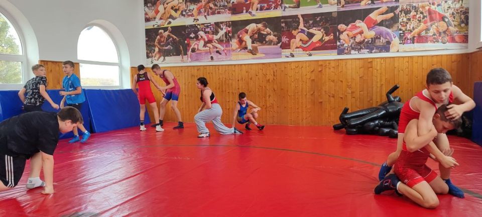 Открытая тренировка по вольной борьбе в рамках партийного проекта "Выбор сильных" Открытая тренировка по вольной борьбе в рамках партийного проекта "Выбор сильных"