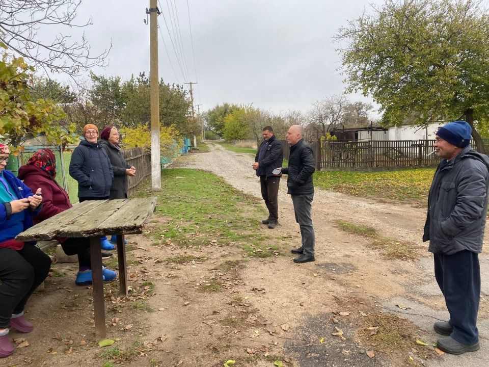 Сегодня начальником Андреевского территориального отдела была проведена встреча с представителями населения села Обильное Сегодня начальником Андреевского территориального отдела была проведена встреча с представителями населения села Обильное