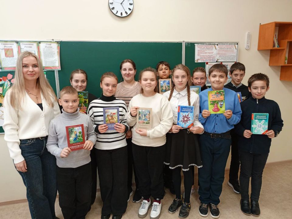 В рамках Республиканской акции «Учиться в Донбассе», проекта «Классные встречи», 21 октября в ГБОУ«Мироновская школа № 9» к учащимся 6 класса пришла в гости мама, Колода Ирина Юрьевна, которая презентовала свою любимую... В рамках Республиканской акции «Учиться в Донбассе», проекта «Классные встречи», 21 октября в ГБОУ«Мироновская школа № 9» к учащимся 6 класса пришла в гости мама, Колода Ирина Юрьевна, которая презентовала свою любимую...