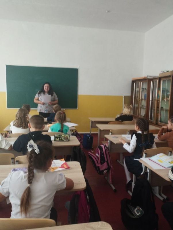В рамках недели популяризации потребления овощей и фруктов медицинские сестры кабинета по оказанию медицинской помощи несовершеннолетним Новосёловского ФП и Каменского ФП провели тематическую беседу с учащимися на В рамках недели популяризации потребления овощей и фруктов медицинские сестры кабинета по оказанию медицинской помощи несовершеннолетним Новосёловского ФП и Каменского ФП провели тематическую беседу с учащимися на