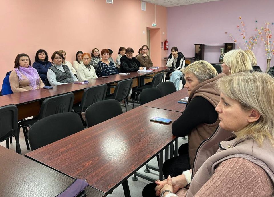 21 октября 2025 года первый заместитель главы администрации городского округа Дебальцево, Максим Вельма, провел встречу с трудовым коллективом Государственного бюджетного образовательного учреждения «Светлодарский УВК г.о.... 21 октября 2025 года первый заместитель главы администрации городского округа Дебальцево, Максим Вельма, провел встречу с трудовым коллективом Государственного бюджетного образовательного учреждения «Светлодарский УВК г.о....