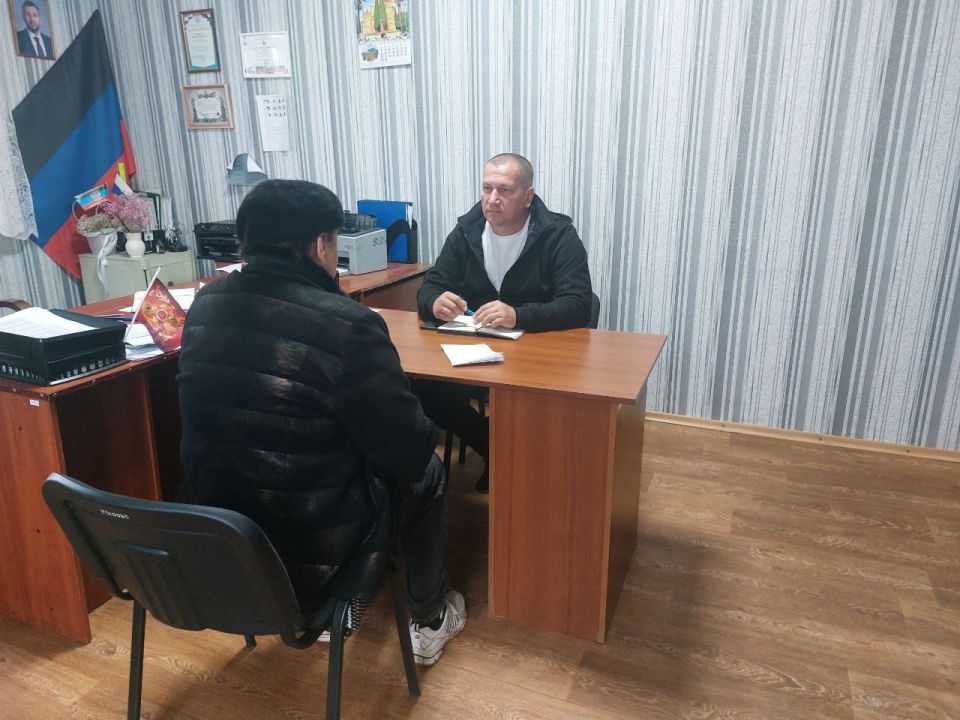 21 октября 2025г., заместитель главы администрации городского округа Дебальцево Валерий Бессараб, провёл личный прием граждан в посёлке городского типа Мироновский 21 октября 2025г., заместитель главы администрации городского округа Дебальцево Валерий Бессараб, провёл личный прием граждан в посёлке городского типа Мироновский