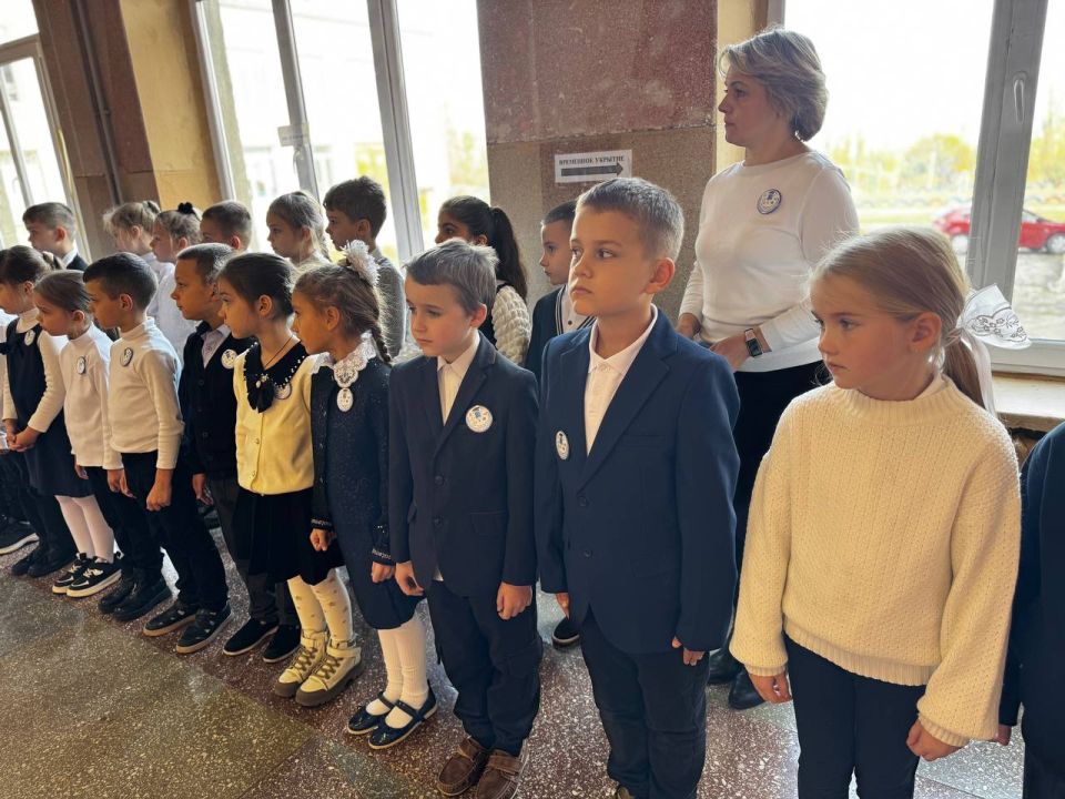 В Харцызске состоялась церемония посвящения в «Орлята России» В Харцызске состоялась церемония посвящения в «Орлята России»