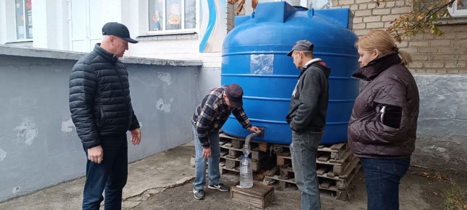 Роман Конев: 21 октября 2025 года депутаты Горловского городского совета от фракции «Единая Россия» – Алексей Костин, Елена Кузьмина, Дмитрий Корона, Евгений Прокопович, Максим Лебедев, Александр Кунов, Даниил Карабаев... Роман Конев: 21 октября 2025 года депутаты Горловского городского совета от фракции «Единая Россия» – Алексей Костин, Елена Кузьмина, Дмитрий Корона, Евгений Прокопович, Максим Лебедев, Александр Кунов, Даниил Карабаев...