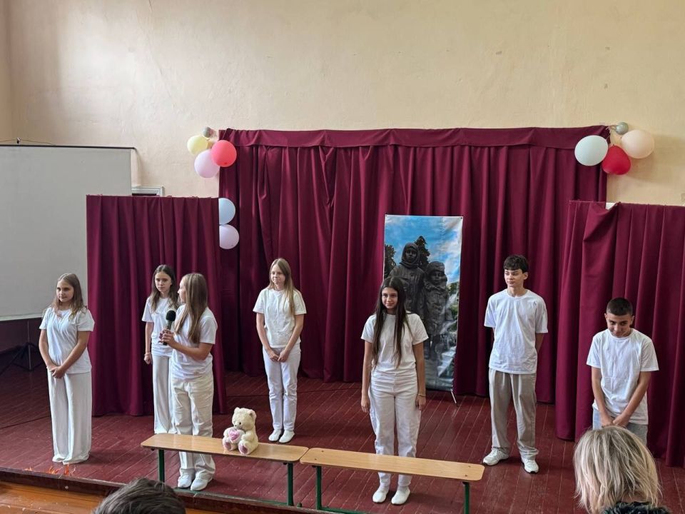 21 октября учащиеся 5-А и 7-Б классов ГБОУ «ЛИЦЕЙ «СПЕКТР» Г.О.ТОРЕЗ» совершили увлекательное путешествие в мир театрального искусства 21 октября учащиеся 5-А и 7-Б классов ГБОУ «ЛИЦЕЙ «СПЕКТР» Г.О.ТОРЕЗ» совершили увлекательное путешествие в мир театрального искусства