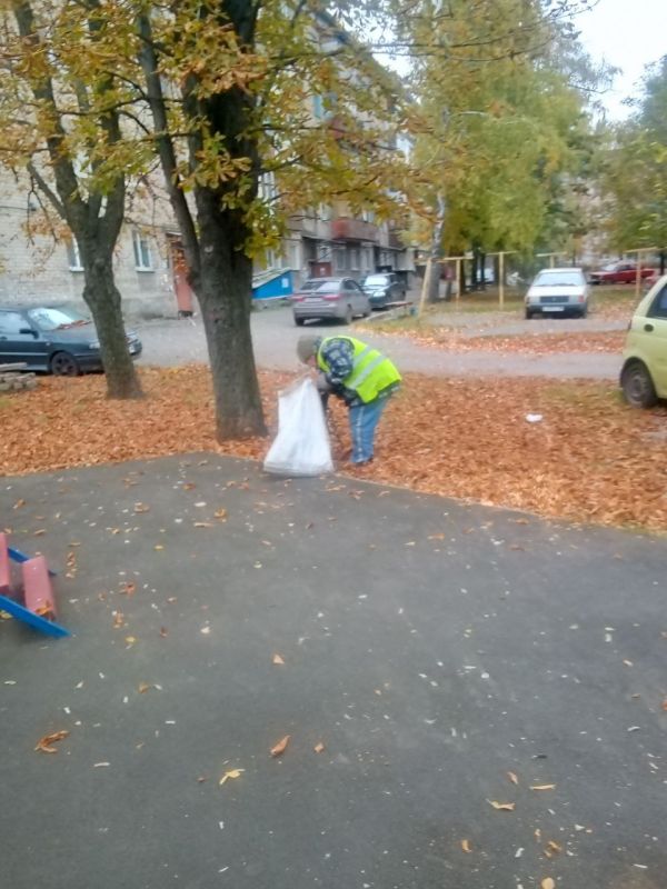 С заботой об округе. За 20.10.2025 года работниками МУП «ЭКОС» АГЯ выполнены следующие виды работ: С заботой об округе. За 20.10.2025 года работниками МУП «ЭКОС» АГЯ выполнены следующие виды работ: